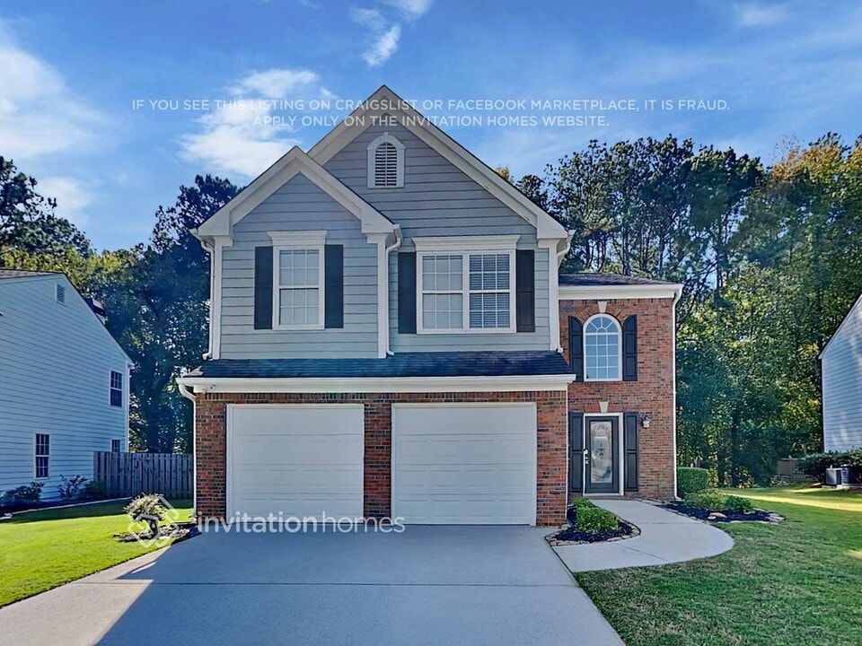 1055 Crabapple Lake Cir in Roswell, GA - Building Photo