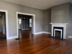 1122 Nutwood St in Bowling Green, KY - Building Photo - Building Photo