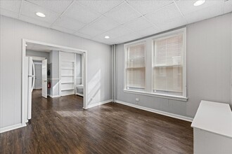 255 W Union St in Burlington, NJ - Building Photo - Building Photo