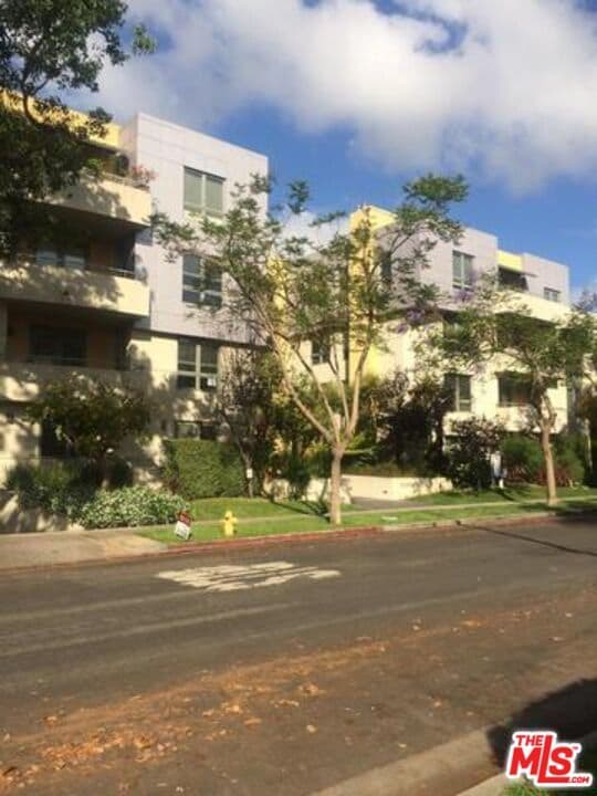 property at 1517 S Bentley Ave