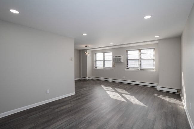 Borbeck Court in Philadelphia, PA - Building Photo - Interior Photo