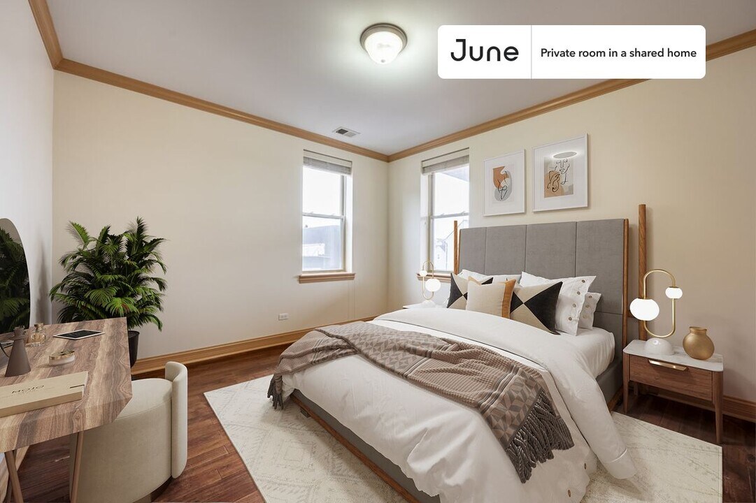 Private bedroom in 3 bed/2 bath Home in Chicago, IL - Building Photo
