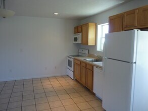 242 Fairground Rd in Ford City, PA - Foto de edificio - Building Photo