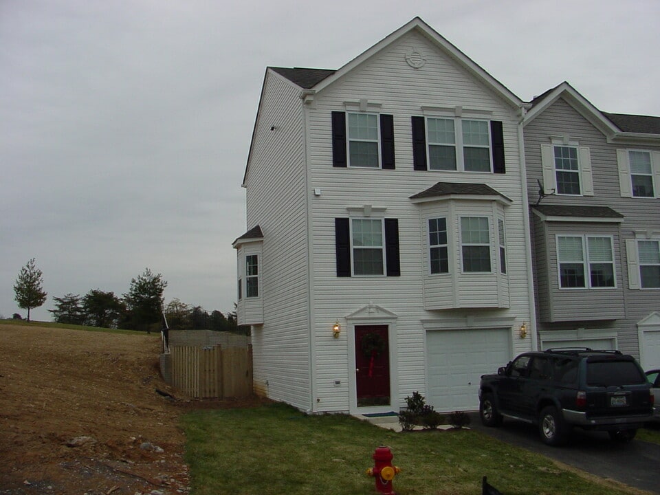 46 Dunrobin Dr in Martinsburg, WV - Foto de edificio