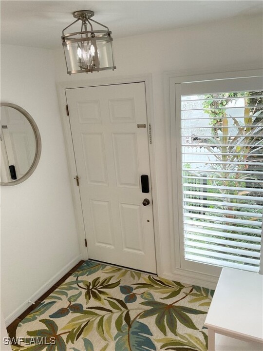 964 8th Ave S in Naples, FL - Building Photo