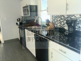 3600 Old Bradenton Rd, Unit A in Sarasota, FL - Building Photo