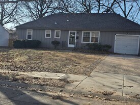 9942 McGee St in Kansas City, MO - Building Photo