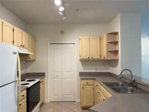 1100 Lake Shadow Cir in Maitland, FL - Building Photo - Building Photo