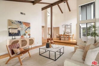 1321 Avenida de Cortez in Los Angeles, CA - Building Photo - Building Photo