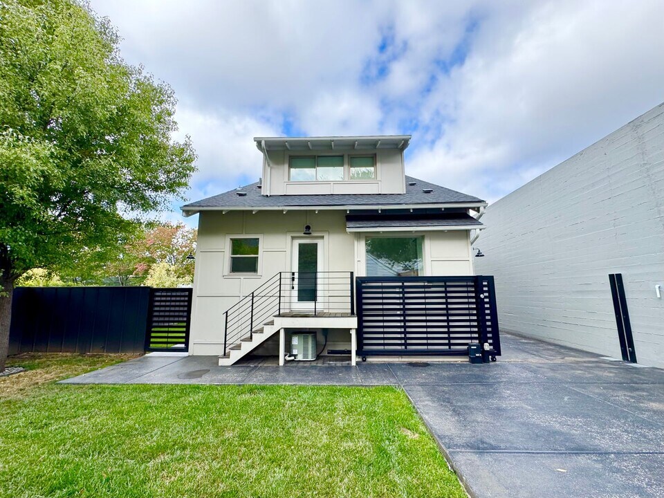 3552-3556-3556 NE Sandy Blvd in Portland, OR - Foto de edificio