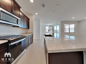 17335 W Sunnyslope Ln in Waddell, AZ - Foto de edificio - Building Photo