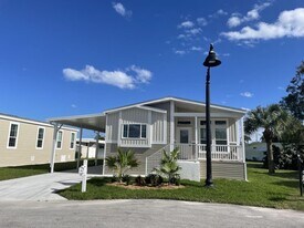 6902 42nd Trail N in Riviera Beach, FL - Building Photo