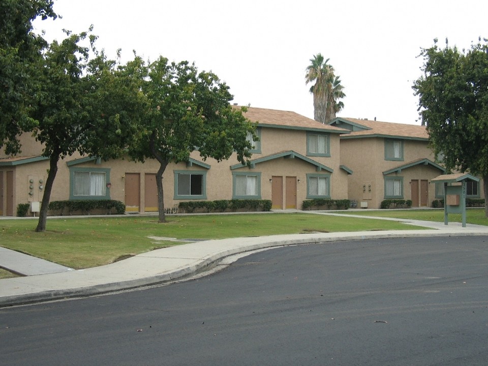 Stacy Park Manor in Bakersfield, CA - Foto de edificio