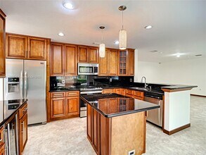 9884 SW 154th Ct in Miami, FL - Foto de edificio - Building Photo