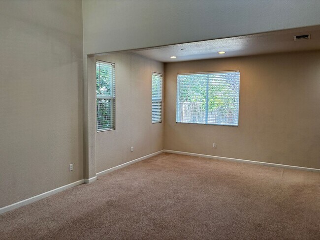9737 Marianna Way in Elk Grove, CA - Building Photo - Building Photo