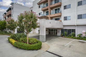 Golden Years Senior Apartments in North Hollywood, CA - Building Photo - Building Photo