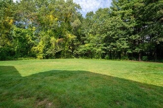 35 Robin Dr in Hudson, NH - Building Photo - Building Photo