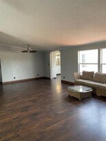 443 FM547 in Farmersville, TX - Building Photo