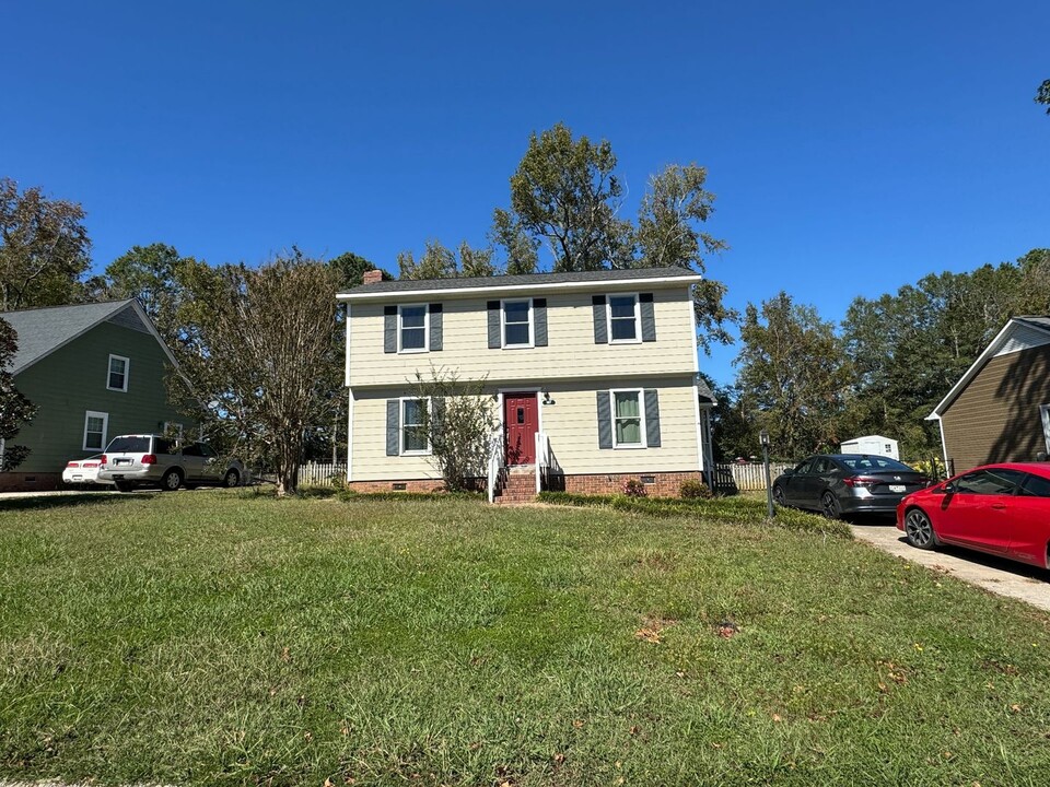 107 Shortleaf Ct in Greenwood, SC - Building Photo