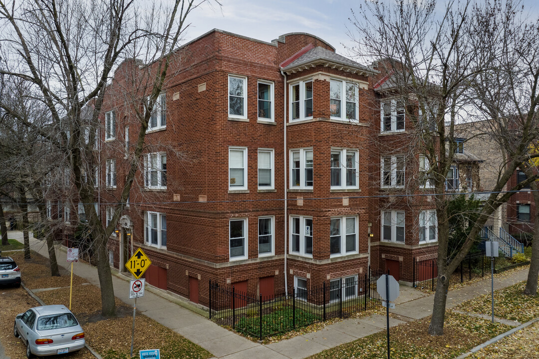 2501 W Leland Ave in Chicago, IL - Building Photo