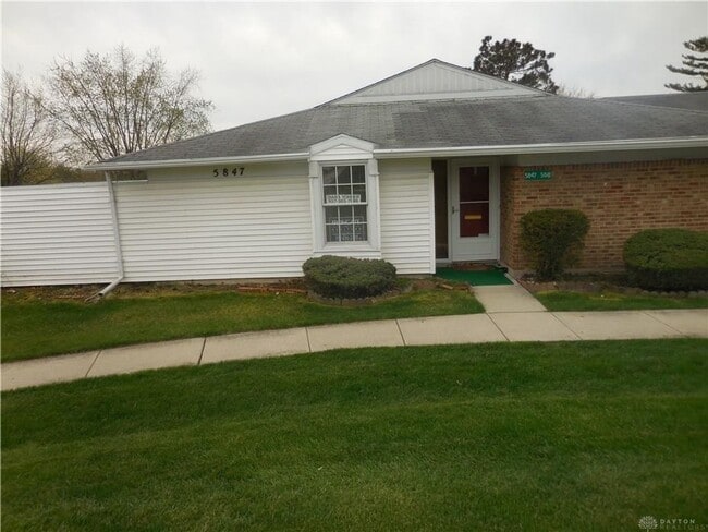 5847 Troy Villa Blvd in Huber Heights, OH - Building Photo - Building Photo