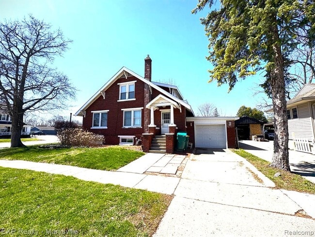 504 Clinton Ave in St Clair, MI - Building Photo - Building Photo