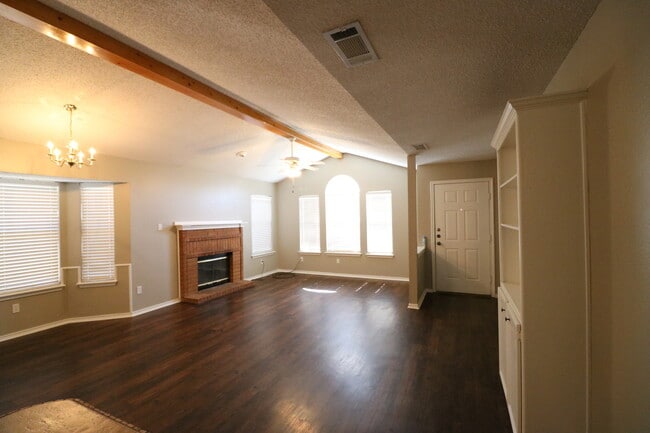 6122 10th St in Lubbock, TX - Building Photo - Building Photo