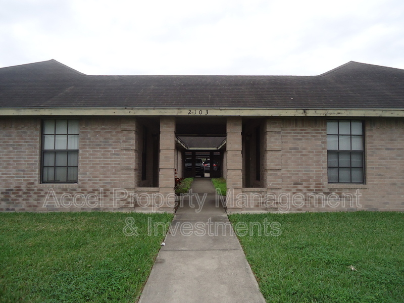 2103 N Paradise Dr in Pharr, TX - Building Photo