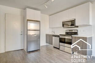 940 W Winona St in Chicago, IL - Building Photo