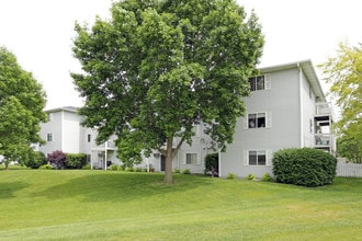 Centennial Place Apartments in Altoona, IA - Foto de edificio - Building Photo