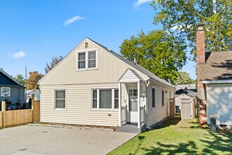 4826 Hiawatha Dr in Vermilion, OH - Building Photo - Building Photo