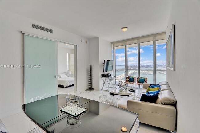 1100 Biscayne Blvd, Unit 3002 in Miami, FL - Building Photo - Building Photo