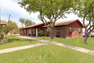 Mercedes Palms Apartments in Mercedes, TX - Foto de edificio - Building Photo