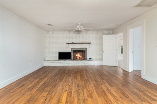 15 Shem Dr in Mount Pleasant, SC - Building Photo