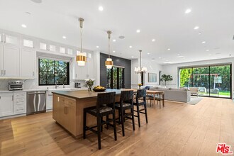 16712 Addison St in Los Angeles, CA - Building Photo - Building Photo