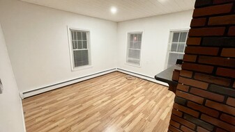 101 Burgess Ave, Unit Apt 1 in East Providence, RI - Building Photo - Building Photo