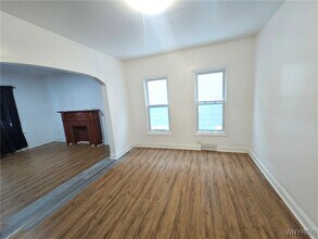 60 Pomona Pl in Buffalo, NY - Building Photo - Building Photo