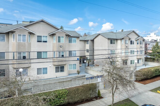 Husky Court/ Place in Seattle, WA - Foto de edificio - Primary Photo