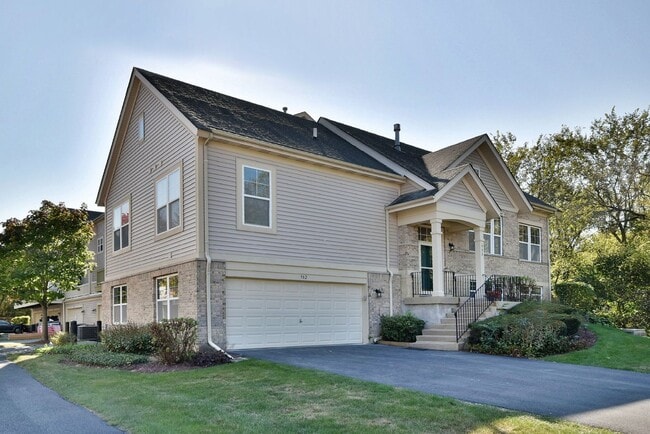 982 Indigo Ct in Hanover Park, IL - Building Photo - Building Photo