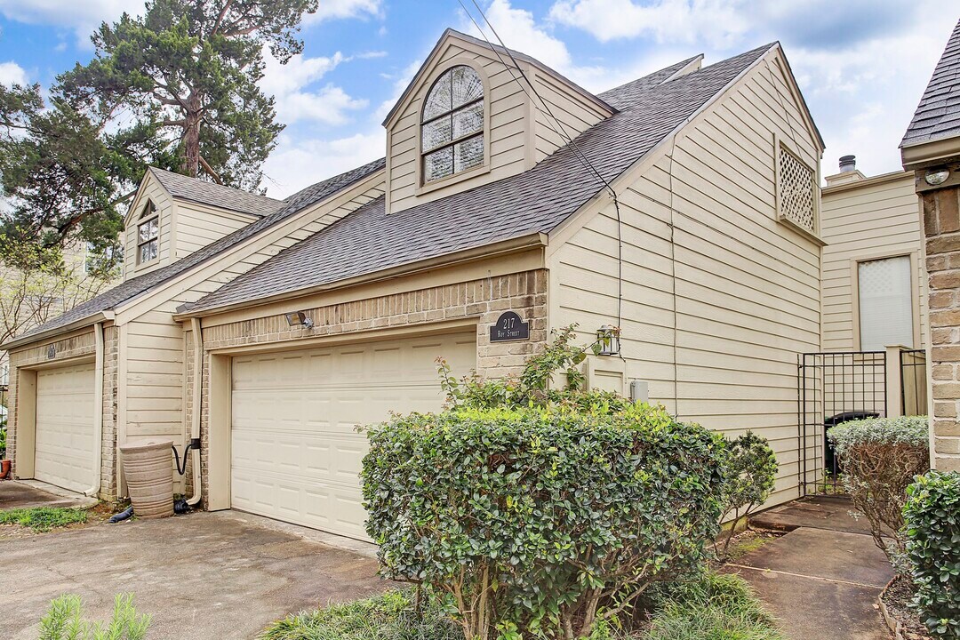 217 Roy St in Houston, TX - Building Photo