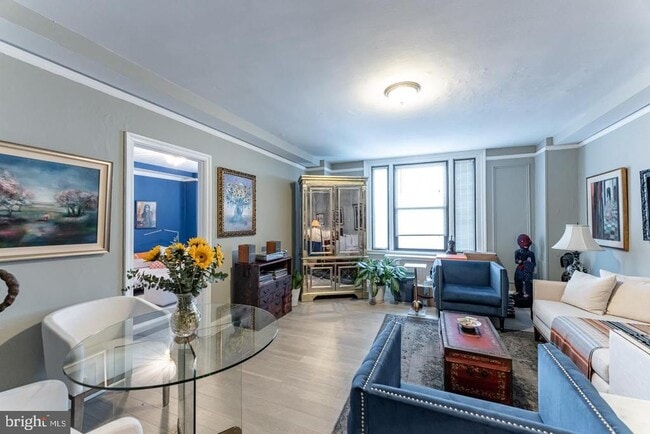 2031 Locust St in Philadelphia, PA - Building Photo - Building Photo