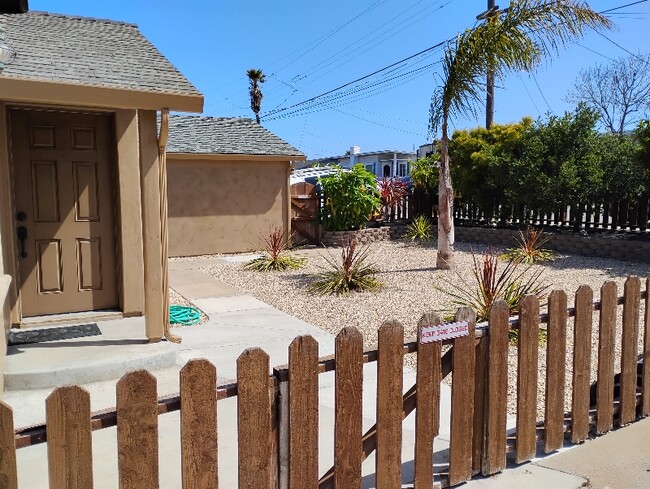1217 Lowell St in Seaside, CA - Building Photo - Building Photo
