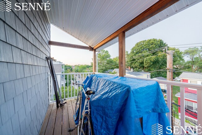 37 Magoun St, Unit 37 Magoun in Cambridge, MA - Building Photo - Building Photo
