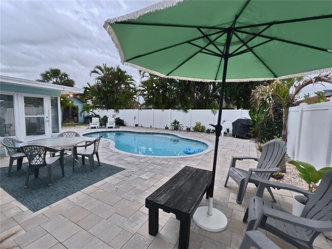 6107 9th Ave W in Bradenton, FL - Building Photo - Building Photo