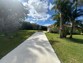 12538 Pineacre Ln in Wellington, FL - Building Photo - Building Photo