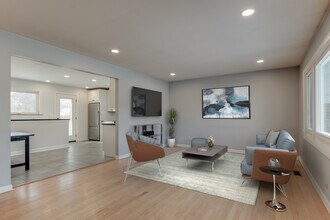 1311 E Euclid Ave in Arlington Heights, IL - Building Photo - Building Photo