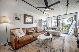 2424 W Tampa Bay Blvd in Tampa, FL - Building Photo