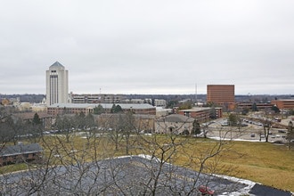 University Plaza Apartments in Dekalb, IL - Building Photo - Building Photo