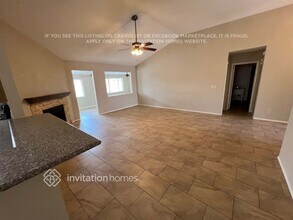 8833 W Vogel Ave in Peoria, AZ - Foto de edificio - Building Photo