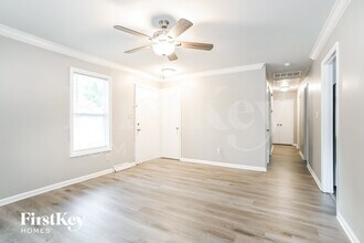 5507 Lawrence Orr Rd in Charlotte, NC - Foto de edificio - Building Photo